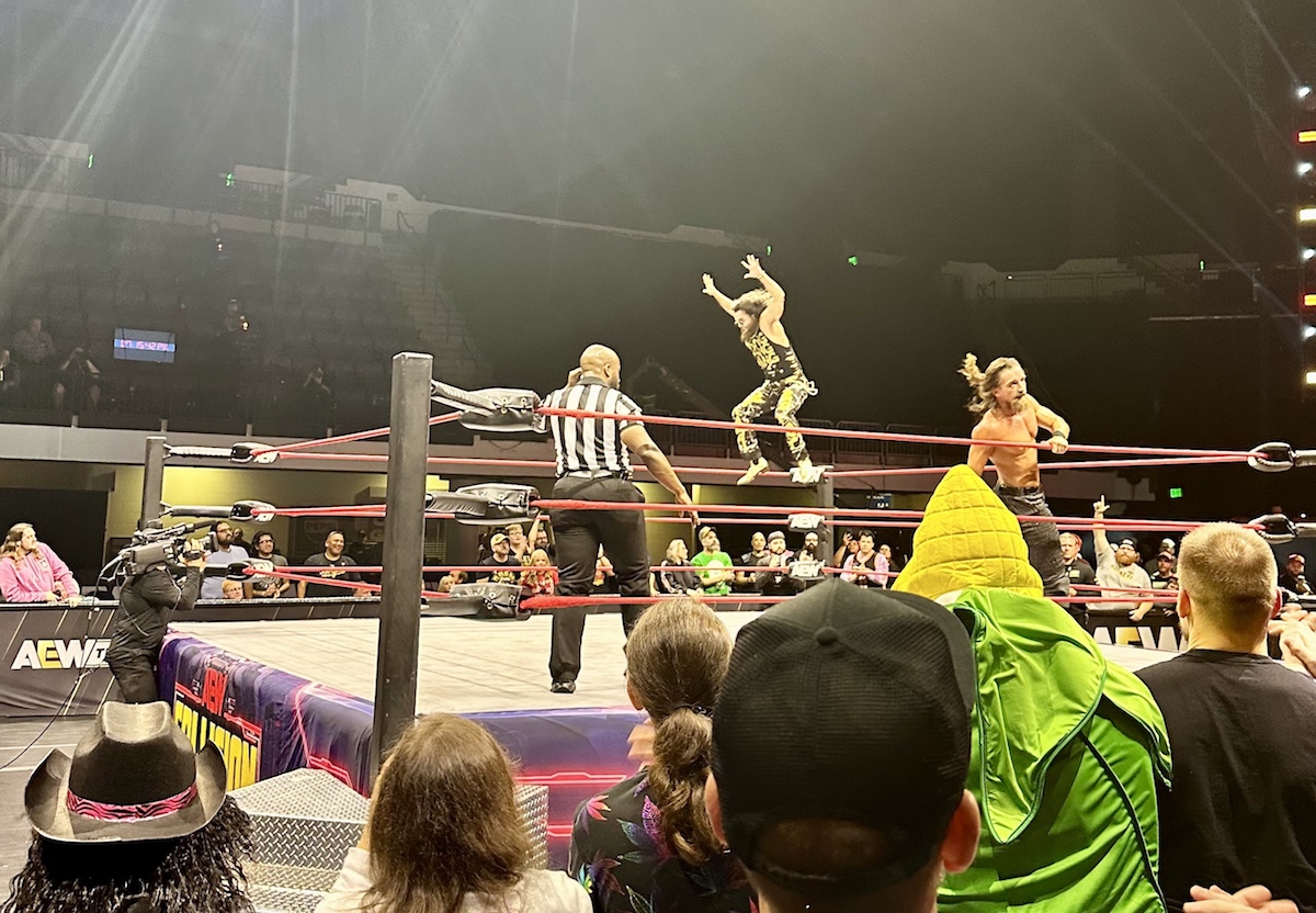 Juice Robinson Helps Jay White Beat Shane Taylor